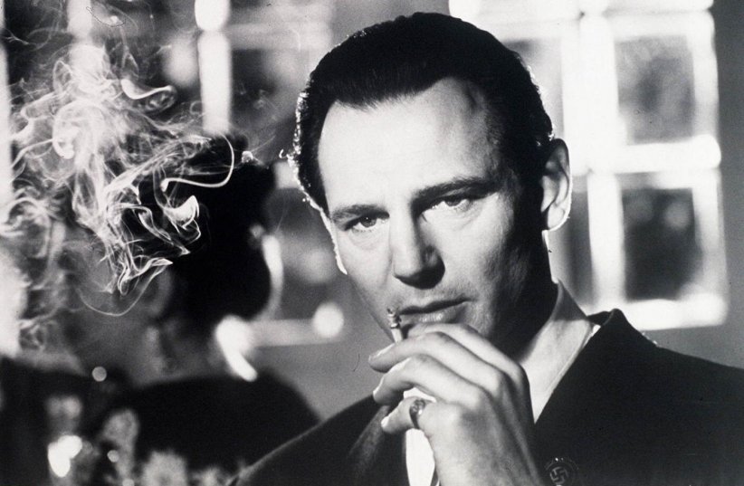 Oskar Schindler dans "La liste de Schindler" (1994) de Steven Spielberg Oskar Schindler dans "La liste de Schindler" (1994) de Steven Spielberg