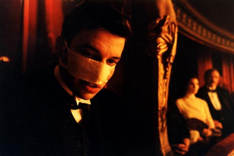 "La Chambre des officiers" de François Dupeyron (2001) "La Chambre des officiers" de François Dupeyron (2001)