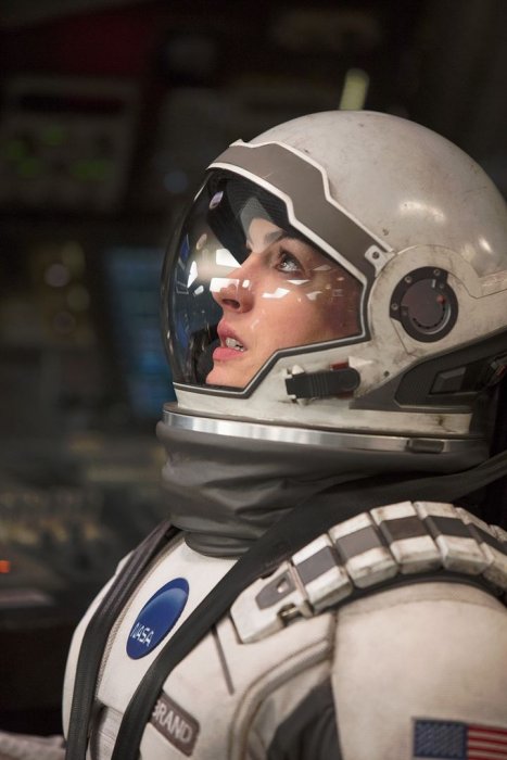 Anne Hathaway dans "Interstellar", perdue dans l'espace Anne Hathaway dans "Interstellar", perdue dans l'espace