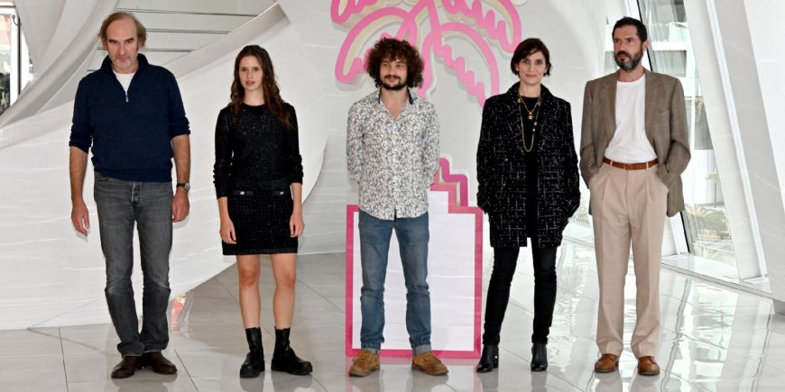 Michel Vuillermoz, Daphné Patakia, Quentin Dolmaire, Géraldine Pailhas et Melvil Poupaud lors de la 3e édition de Canneseries au Palais des Festivals à Cannes, le 11 octobre 2020.