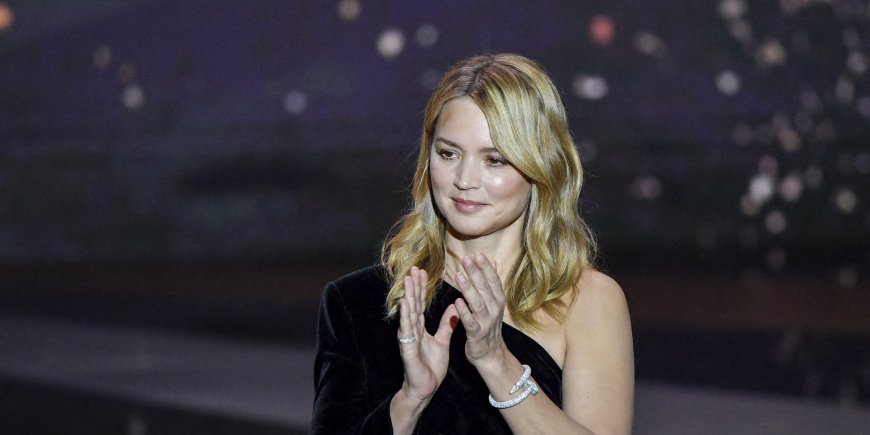 Virginie Efira sur scène lors de la 46ème cérémonie des César à l'Olympia à Paris, le 12 mars 2021.