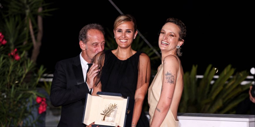 Vincent Lindon, Julia Ducournau et Agathe Rousselle le 17 juillet 2021 au Festival de Cannes.