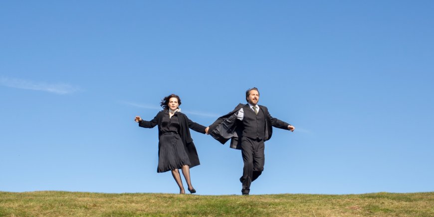 Juliette Binoche et Edouard Baer dans