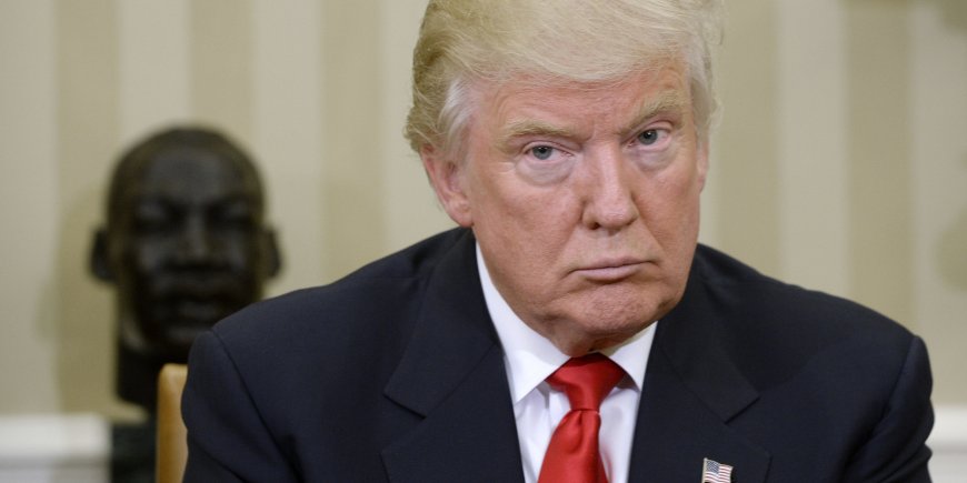 Donald Trump, 45ème Président des États-Unis, lors de sa rencontre avec Barack Obama dans le bureau ovale à Washington, le 10 novembre 2016.