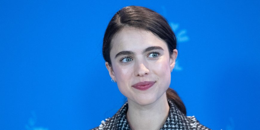 Margaret Qualley durant la Berlinale pour le photocall de