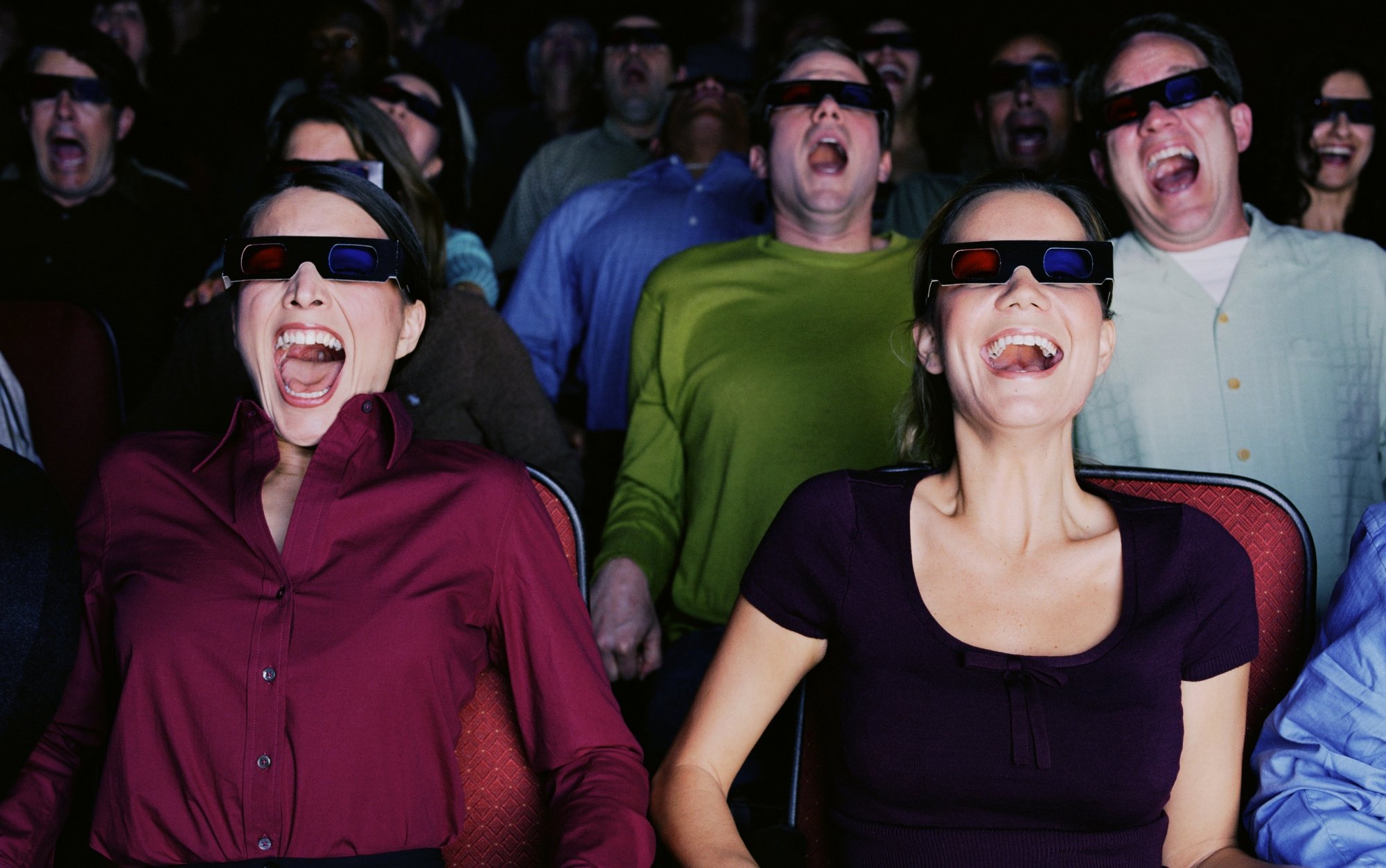 Des spectateurs hurlant devant leur séance en 3D.