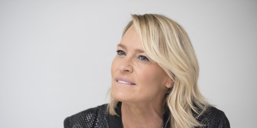 Robin Wright en conférence de presse avec les acteurs de la série