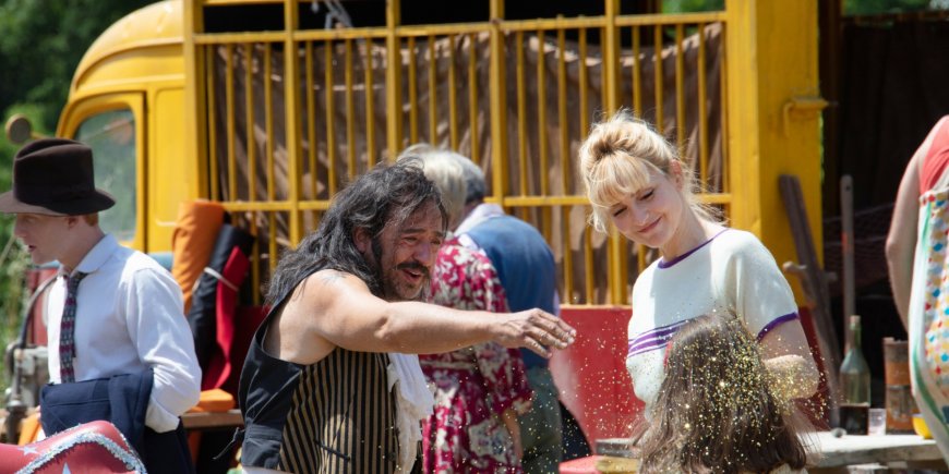 Patrick Timsit, Julie Gayet et Elisa de Lambert dans
