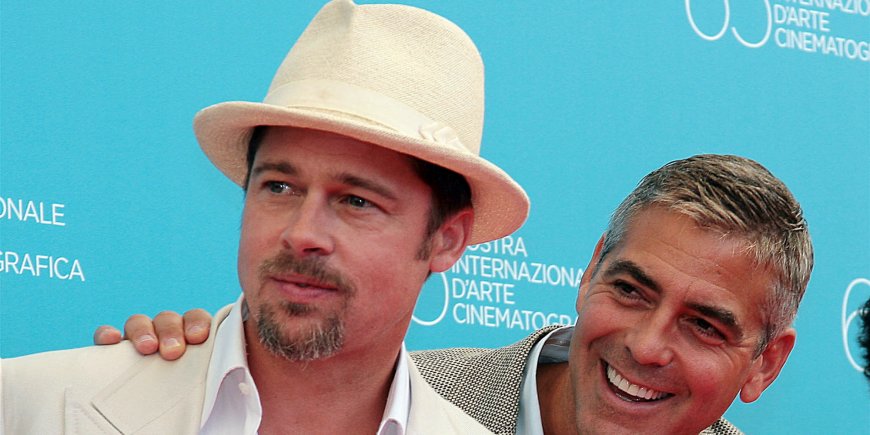 Brad Pitt et George Clooney lors du photocall de Burn after reading à la Mostra de Venise en 2008