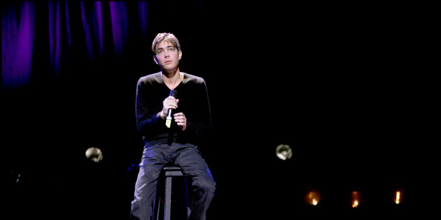 Grégory Lemarchal lors d'un gala humanitaire au profit des malades de la région PACA, en 2006.
