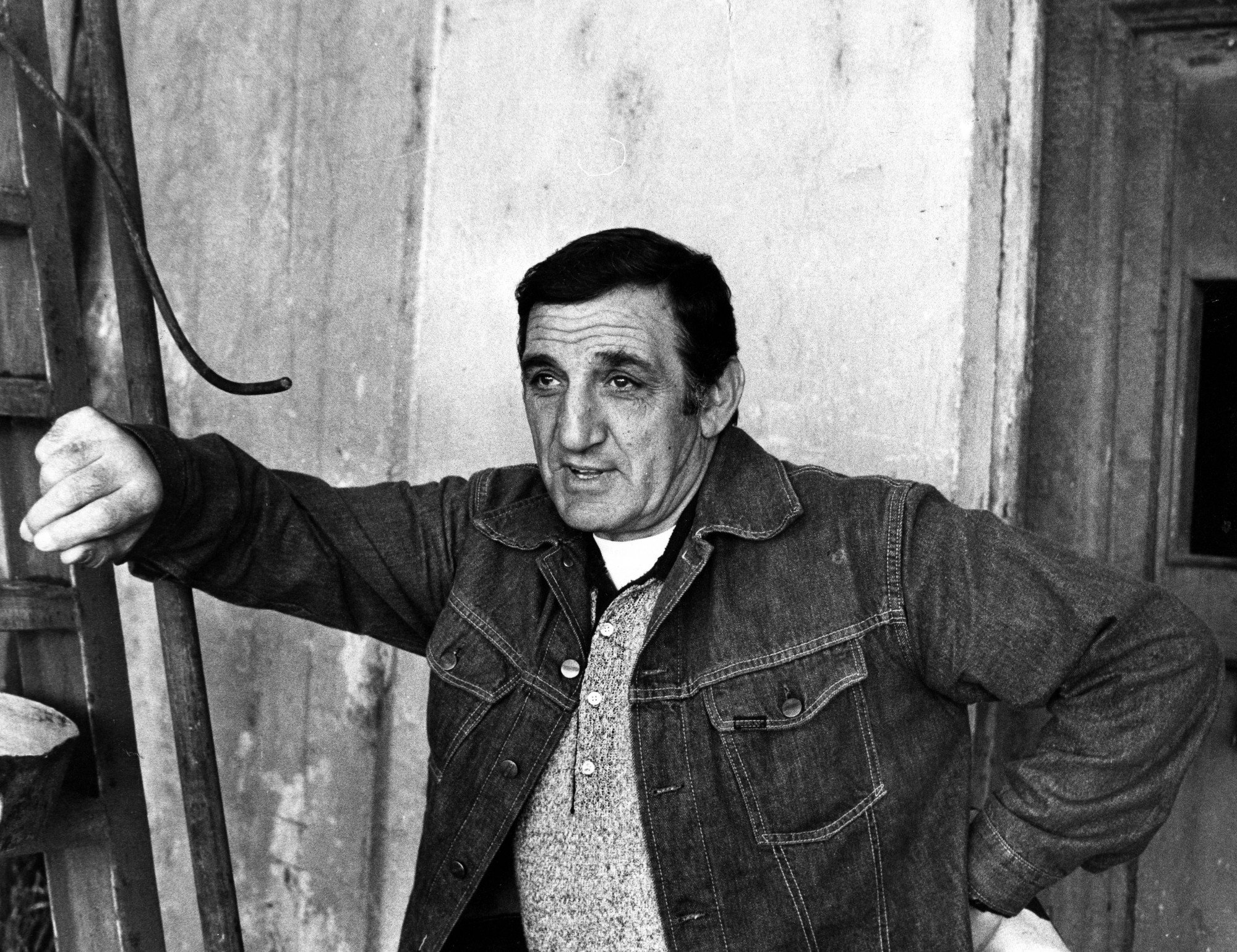 Lino Ventura pendant une pause sur un tournage à Rome, en 1973.