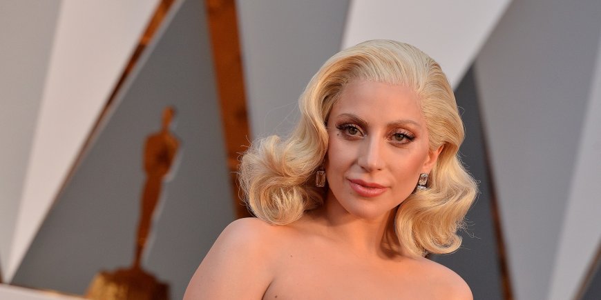 Lady Gaga sur le tapis rouge des Oscars en février 2016