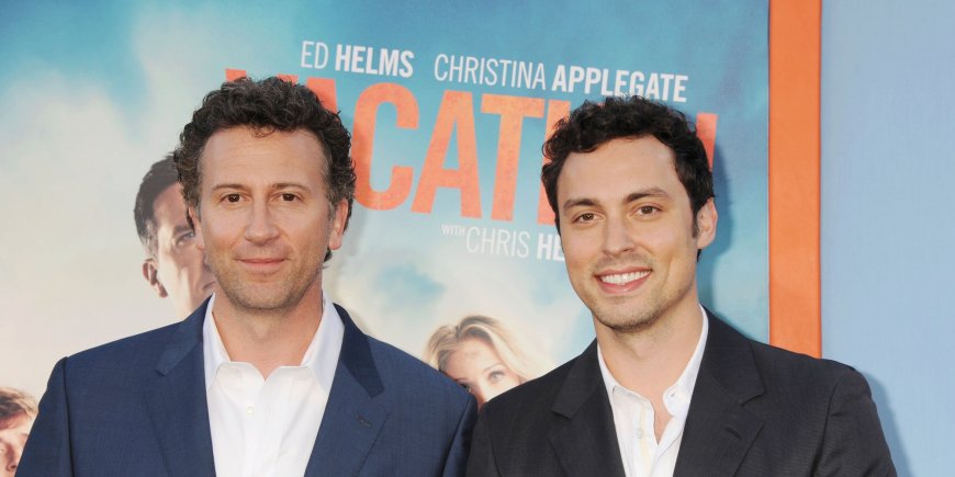 Jonathan Goldstein et John Francis Daley à la première de