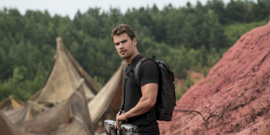 Theo James dans