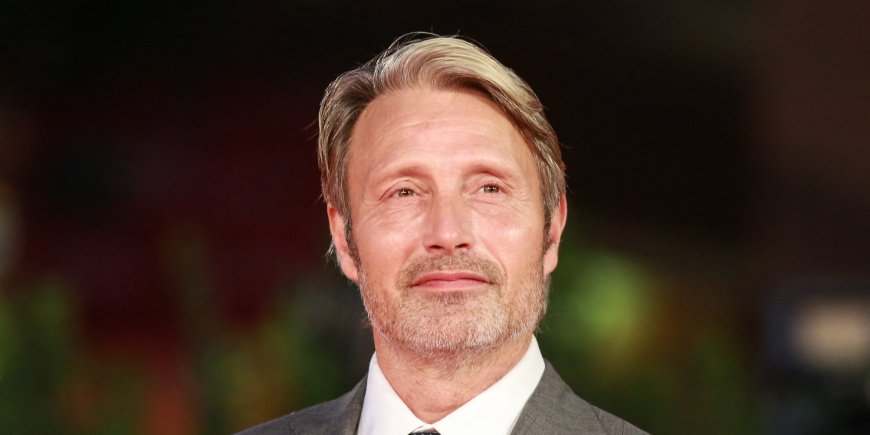 Mads Mikkelsen sur le tapis rouge du 15e Festival international du Film à Rome, le 20 octobre 2020.