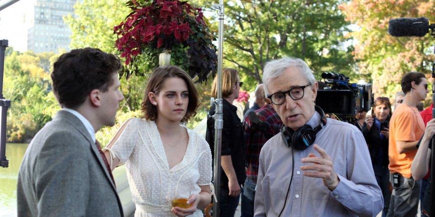 Woody Allen réunit Jesse Eisenberg et Kristen Stewart devant sa caméra pour Café Société