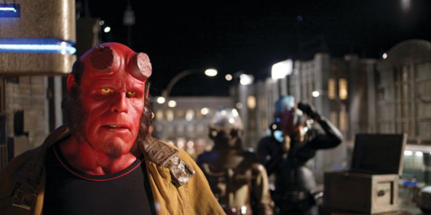 Ron Perlman dans