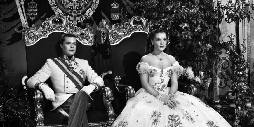 Romy Schneider (Sissi) et Karlheinz Böhm (François-Joseph dit Franz) dans