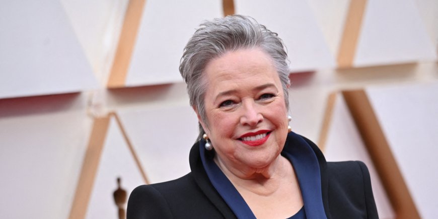 Kathy Bates sur le tapis rouge des Oscars à Los Angeles, le 9 février 2020.