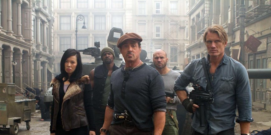 Dolph Lundgren, Randy Couture, Sylvester Stallone, Terry Crews et Yu Nan dans
