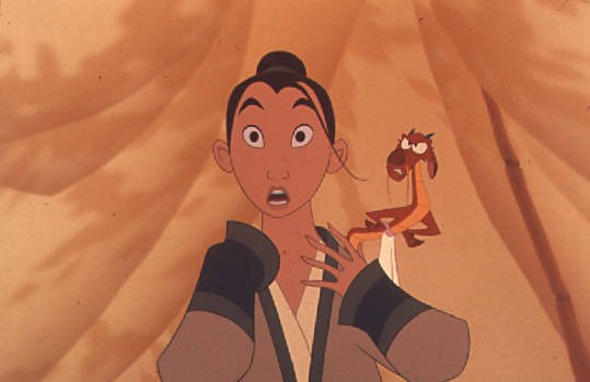 Mulan et son fidèle compagnon Mushu dans le classique animé de Disney.