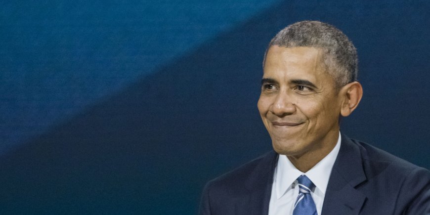 Barack Obama anime une conférence à la Maison de Radio France à Paris, le 2 décembre 2017.