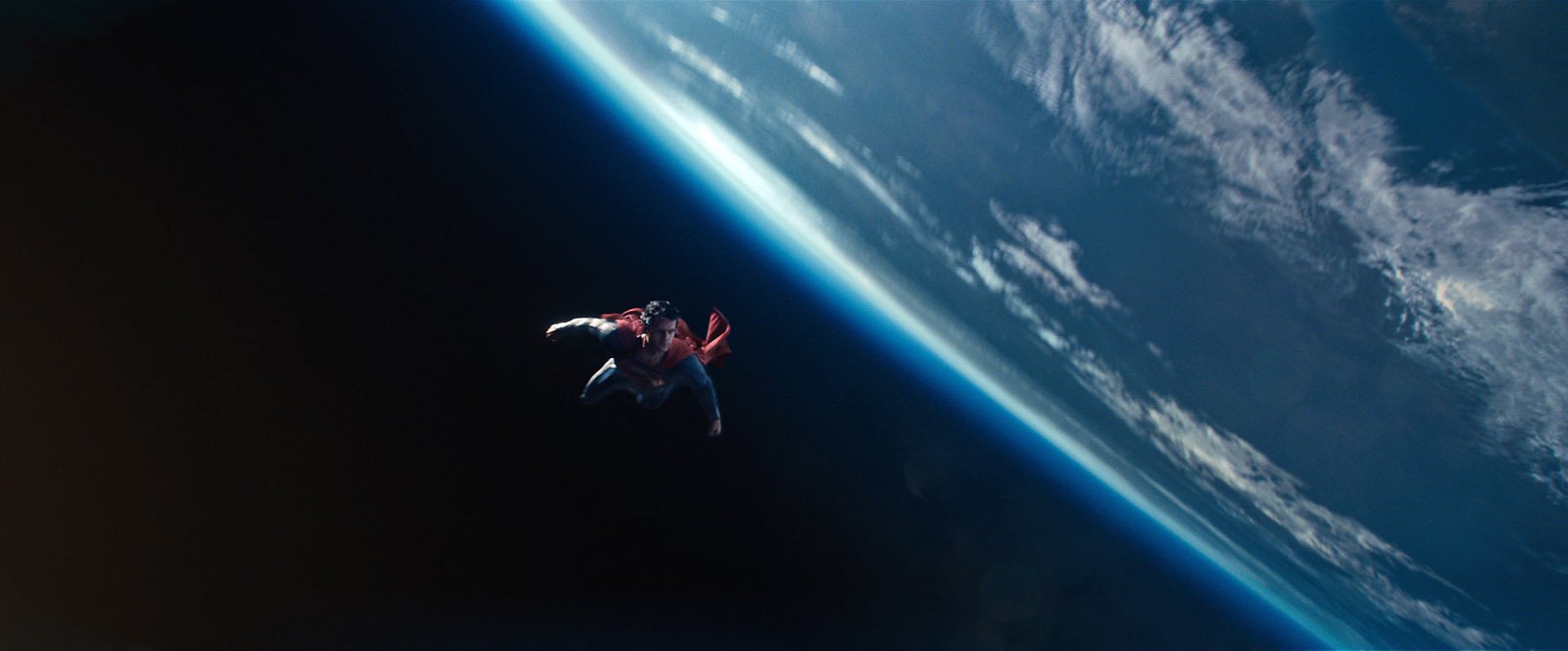 Henry Cavill dans le costume de Superman pour 