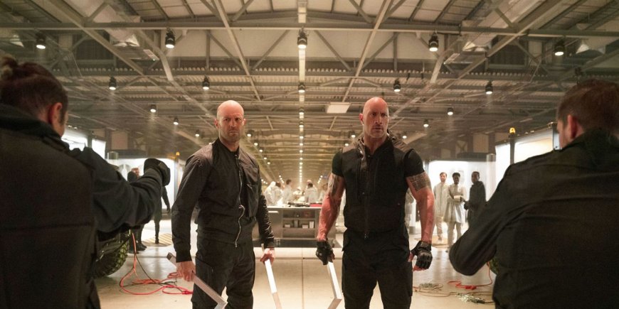 Dwayne Johnson et Jason Statham dans