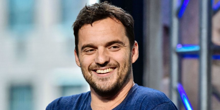Jake Johnson est plus connu pour son rôle dans la série New Girl