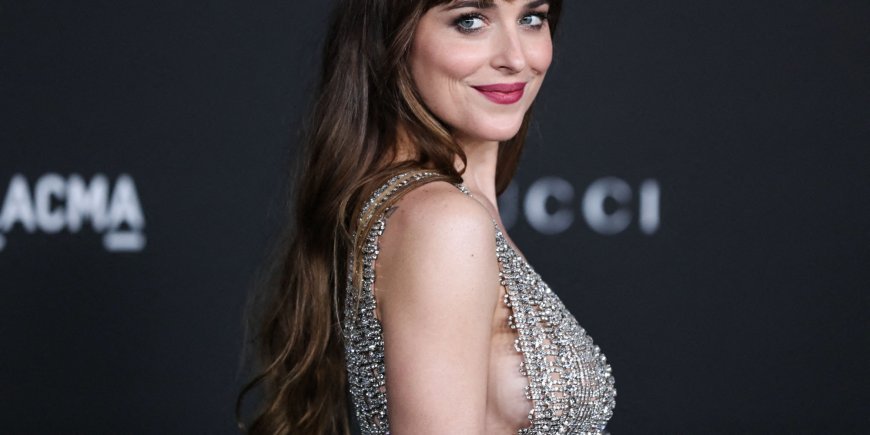 Dakota Johnson au 10e Gala annuel LACMA Art + Film à Los Angeles, le 6 novembre 2021.