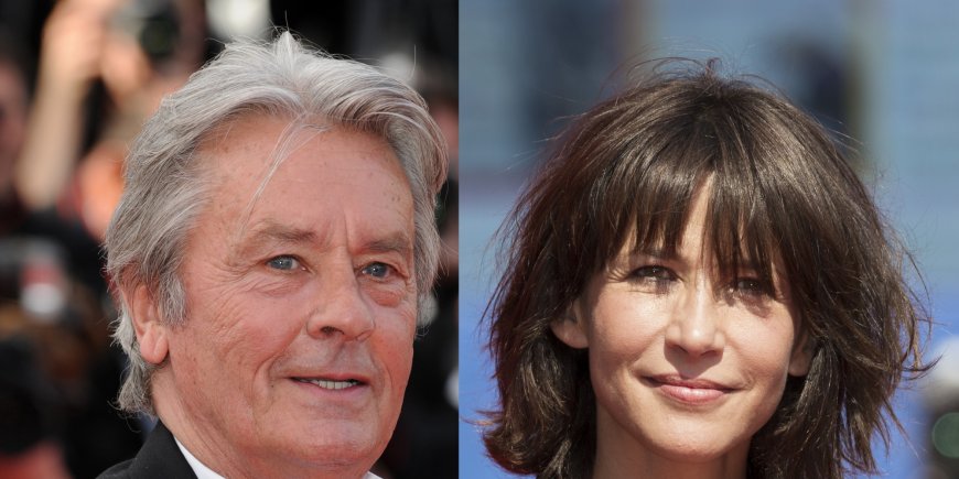Alain Delon se rendant à la projection de