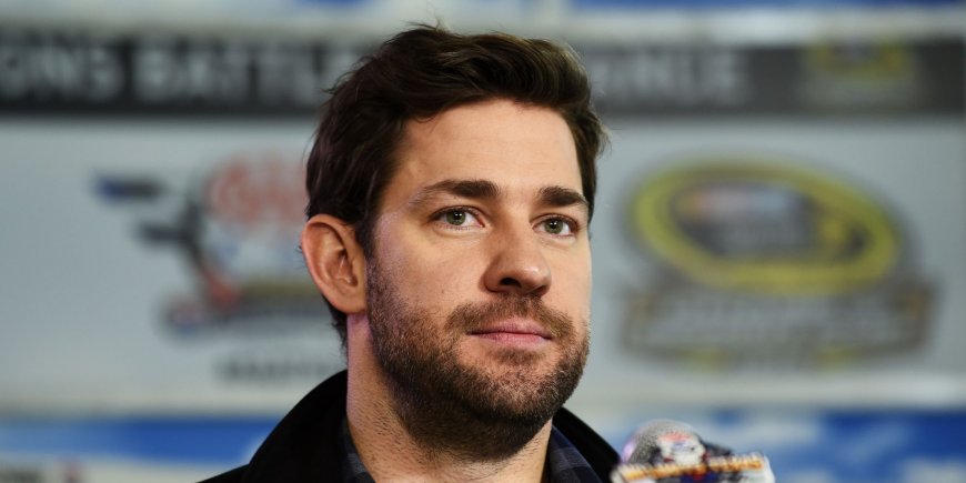 John Krasinski lors d'une conférence de presse au Texas, lors de l'événement NASCAR Sprint Cup Series AAA Texas 500.
