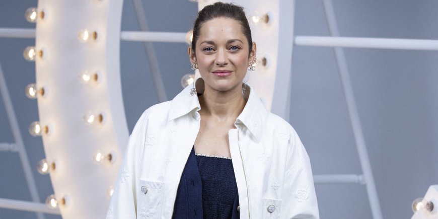 Marion Cotillard au défilé printemps-été 2021 Chanel au Grand Palais à Paris, le 6 octobre 2020.