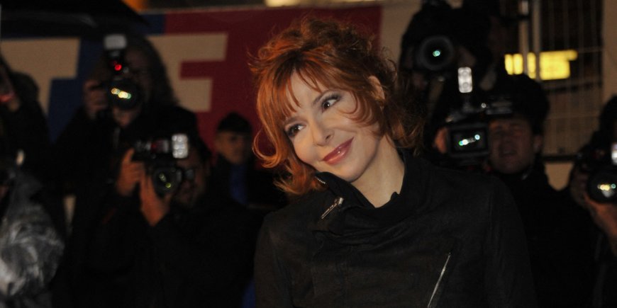 Mylène Farmer lors des NRJ Music Awards au Palais des Festivals de Cannes, le 28 janvier 2012.
