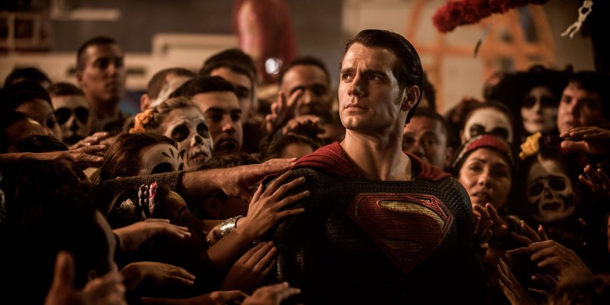 Henry Cavill dans son costume de Superman pour le Batman v Superman de Zack Snyder