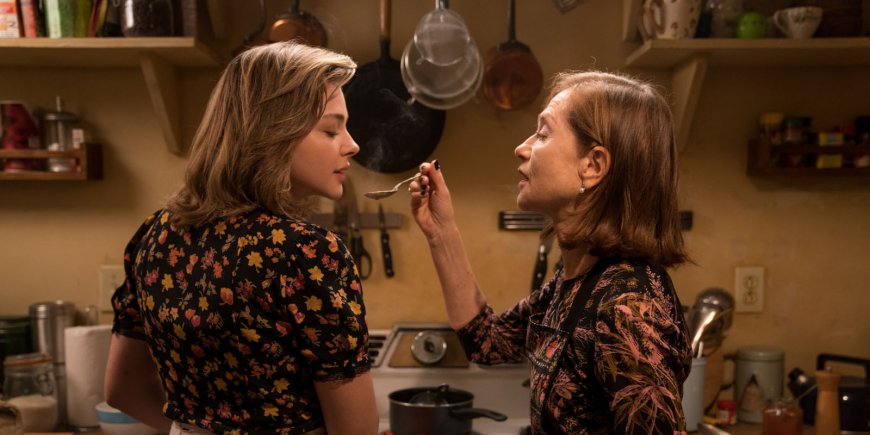 Chloë Grace Moretz et Isabelle Huppert dans