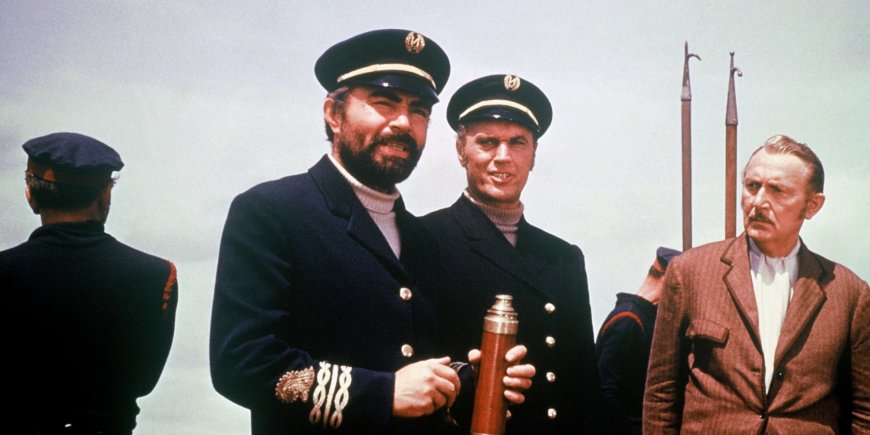 James Mason, Kirk Douglas et Paul Lukas dans le film