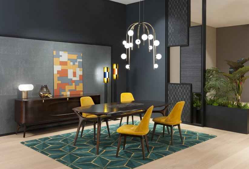 Un salon haut en couleurs Un salon haut en couleurs