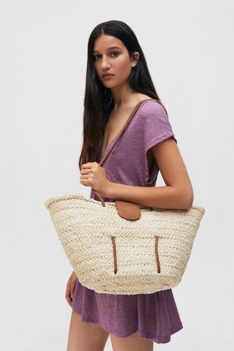 Le panier porté en bandoulière Le panier porté en bandoulière