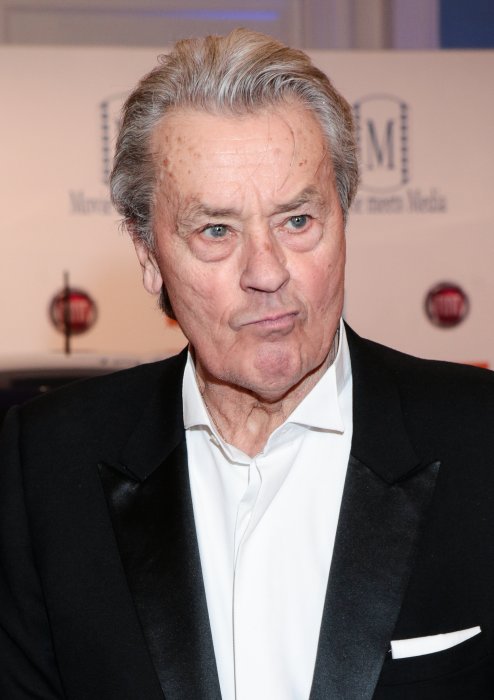Alain Delon clashe Hanouna, mais regarde régulièrement TPMP Alain Delon clashe Hanouna, mais regarde régulièrement TPMP