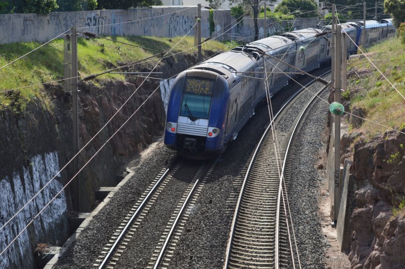7) Le train 7) Le train