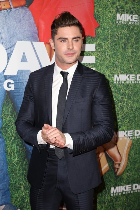 Zac Efron : un Noël coquin ! Zac Efron : un Noël coquin !