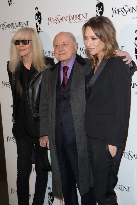 Quand Pierre Bergé prend la pose avec Laura Smet Quand Pierre Bergé prend la pose avec Laura Smet