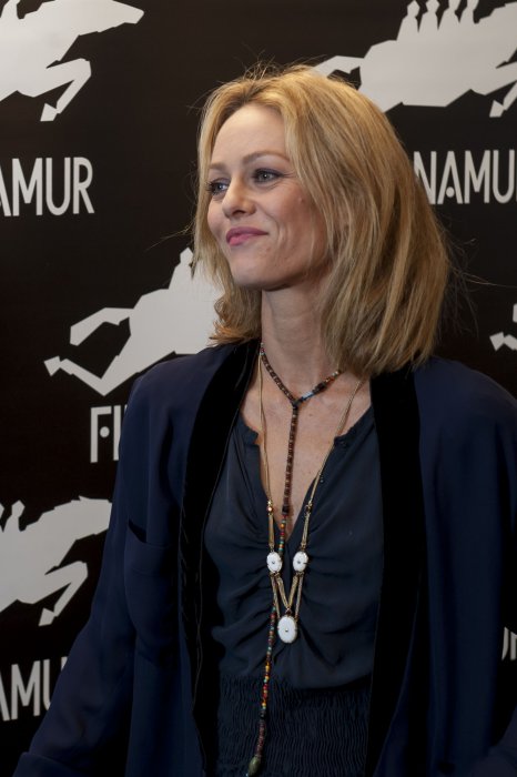 Le carré strict de Vanessa Paradis Le carré strict de Vanessa Paradis