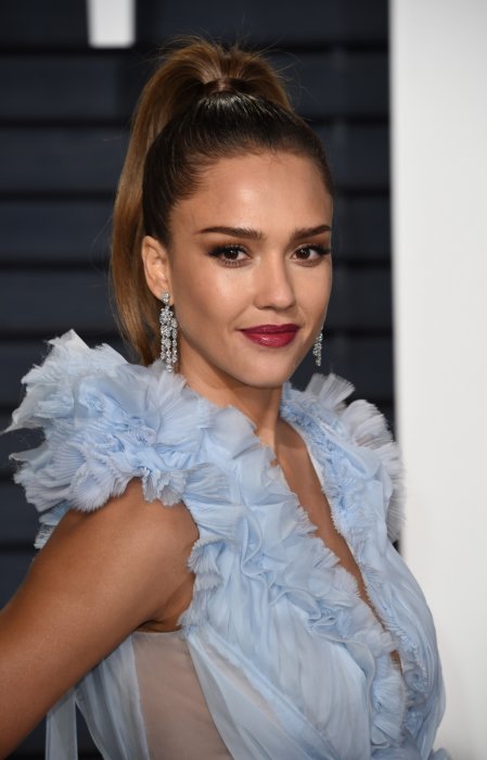 Jessica Alba : la jupe à l'envers Jessica Alba : la jupe à l'envers
