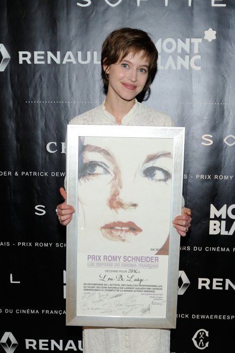 Lou de Laâge remporte le Prix Romy Schneider 2016 Lou de Laâge remporte le Prix Romy Schneider 2016
