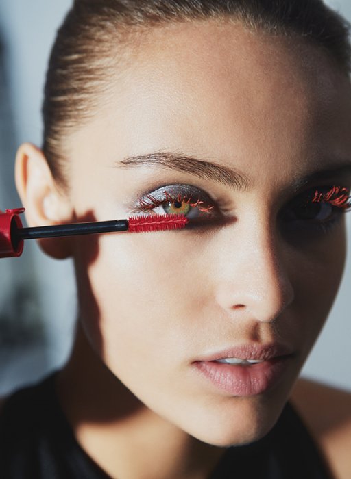Des cils orange pour un regard audacieux Des cils orange pour un regard audacieux
