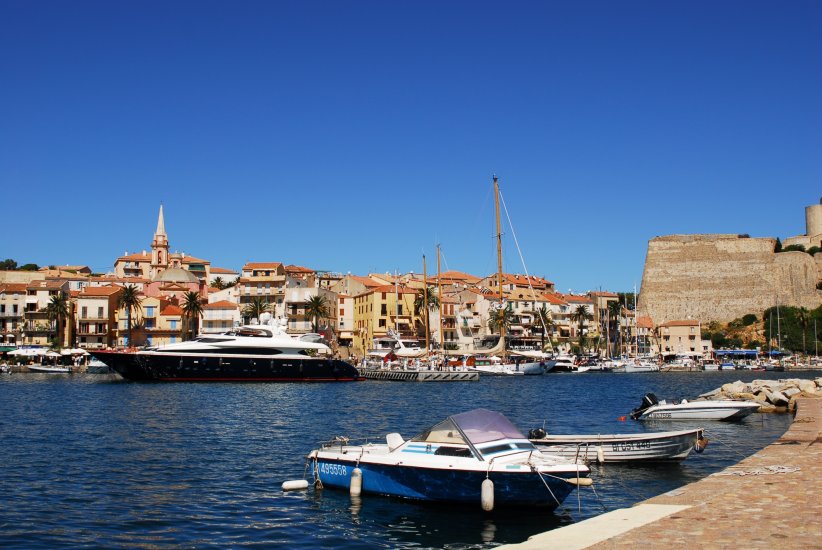 Le port de Calvi en Corse Le port de Calvi en Corse