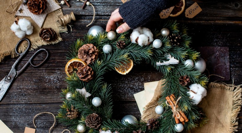 La couronne de Noël pour rester dans la tradition La couronne de Noël pour rester dans la tradition