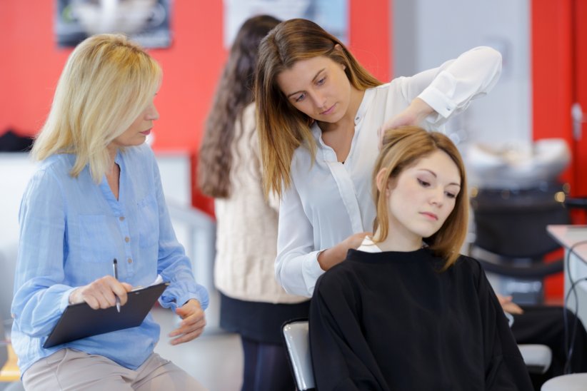 Se rendre dans une école de coiffure Se rendre dans une école de coiffure